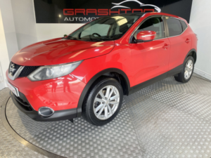 2014 Nissan Qashqai 1.6 Dci Acenta Premium in Red — image 3