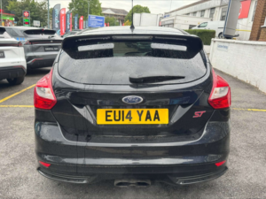 2014 Ford Focus 2.0 T Ecoboost St-2 in Black — image 5