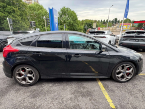 2014 Ford Focus 2.0 T Ecoboost St-2 in Black — image 6