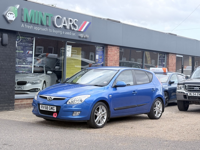 2008 Hyundai I30 1.6 Crdi Premium in Blue — image 1