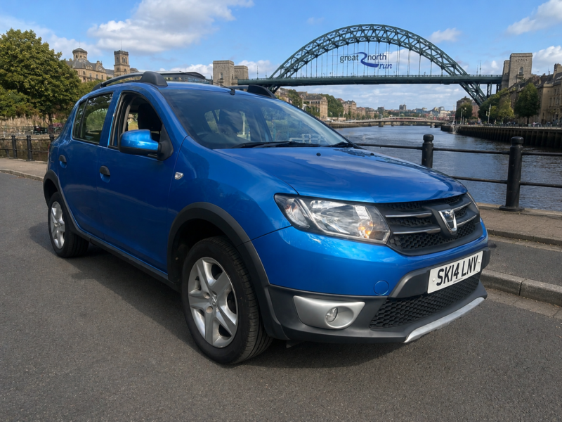 2014 Dacia Sandero Stepway 0.9 Tce Laureate Hatchback 5dr Petrol Manual Euro 5 (90 Ps) in Blue — image 1