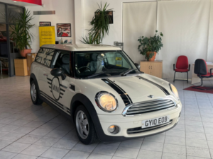 2010 MINI Clubman 1.6 One Clubman in White — image 2
