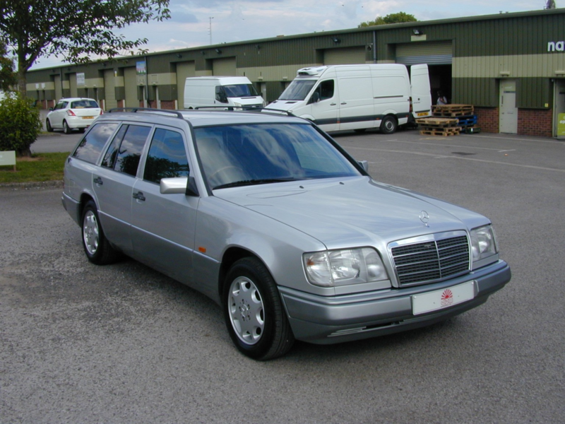 1994 Mercedes-Benz 320 Ref 8811 - Mercedes Benz W124 E320 Estate 7 Seater Auto – Air Con (rhd - Ex Japan) in Silver — image 1