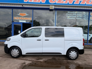 2023 Peugeot Expert 2.0 Bluehdi 1200 Professional Premium Standard Crew Van Double Cab 6dr Diesel Manual Mwb Euro 6 145 Ps in White — image 3