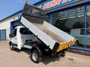 2020 Ford Transit 2.0 350 Ecoblue Leader Single Cab Tipper 2dr Diesel Manual Rwd L2 Euro 6 130 Ps in White — image 4
