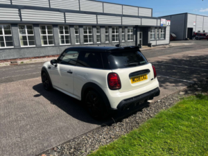 2022 MINI Hatch 1.5 Cooper Sport 3dr in White — image 3