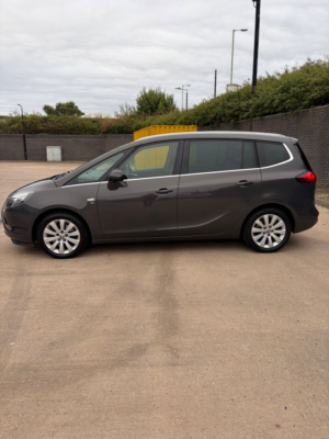 2013 Vauxhall Zafira Tourer 2.0 Cdti Se MPV 5dr Diesel Manual Euro 5 (165 Ps) in Grey — image 2