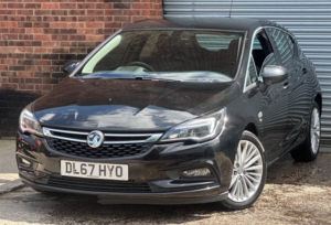 2017 Vauxhall Astra 1.4i Turbo Elite Euro 6 5dr in Black — image 2