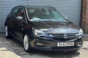 2017 Vauxhall Astra 1.4i Turbo Elite Euro 6 5dr in Black — image 3