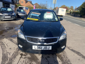 2011 Kia Ceed 1.6 Crdi 2 £35 Road Tax Last Owner 13.5 Years in Black — image 3