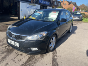 2011 Kia Ceed 1.6 Crdi 2 £35 Road Tax Last Owner 13.5 Years in Black — image 4
