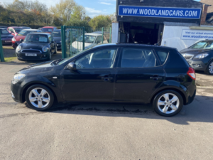 2011 Kia Ceed 1.6 Crdi 2 £35 Road Tax Last Owner 13.5 Years in Black — image 5