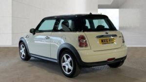 2010 MINI Hatch 1.6 Cooper Euro 5 3dr in White — image 4