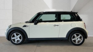 2010 MINI Hatch 1.6 Cooper Euro 5 3dr in White — image 5