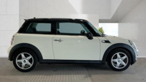 2010 MINI Hatch 1.6 Cooper Euro 5 3dr in White — image 6