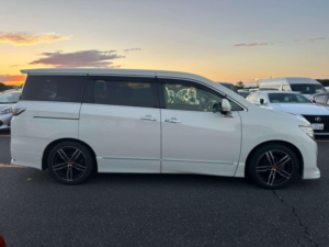 2012 Nissan Elgrand 3.5 V6 Highway Star Premium 4WD 5dr 7 Seats in White — image 2