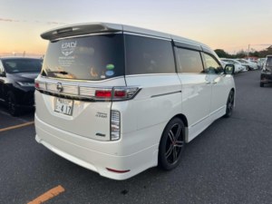 2012 Nissan Elgrand 3.5 V6 Highway Star Premium 4WD 5dr 7 Seats in White — image 3