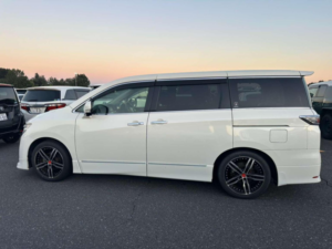2012 Nissan Elgrand 3.5 V6 Highway Star Premium 4WD 5dr 7 Seats in White — image 6