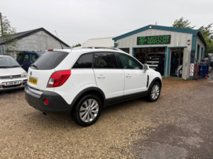 2013 Vauxhall Antara 2.2 Cdti Exclusiv SUV 5dr Diesel Auto 4WD Euro 5 (163 Ps) in White — image 4