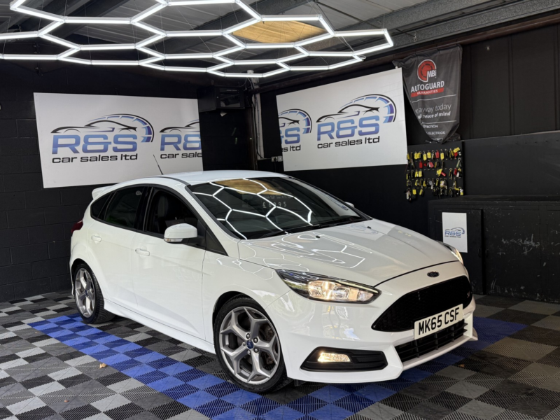 2015 Ford Focus 2.0 Tdci St-2 in White — image 1
