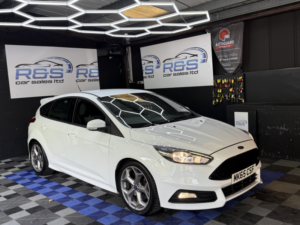 2015 Ford Focus 2.0 Tdci St-2 in White — image 3