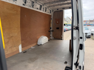 2018 Volkswagen Crafter 2.0 Tdi Cr35 Bluemotion Tech Trendline Fwd Lwb High Roof Euro 6 (s/s) 5dr in White — image 5