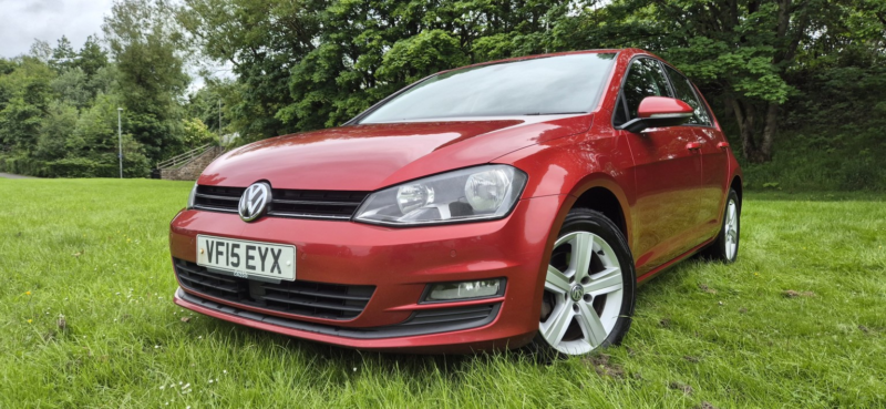2015 Volkswagen Golf 1.6 Tdi Bluemotion Tech Match in Red — image 1