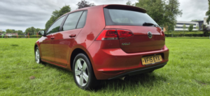 2015 Volkswagen Golf 1.6 Tdi Bluemotion Tech Match in Red — image 3
