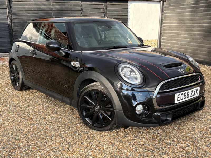 2018 MINI Hatch 2.0 Cooper S Steptronic Euro 6 (s/s) 3dr in Black — image 1