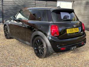 2018 MINI Hatch 2.0 Cooper S Steptronic Euro 6 (s/s) 3dr in Black — image 5