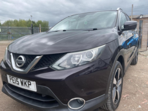 2015 Nissan Qashqai 1.2 Dig-T N-Tec+ 2WD Euro 5 (s/s) 5dr in Black — image 3