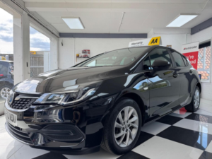 2020 Vauxhall Astra 1.5 Turbo D Se Euro 6 (s/s) 5dr in Black — image 3