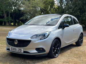 2019 Vauxhall Corsa 1.4i Ecotec Griffin (top Of The Range Model) Hatchback 3dr Petrol With Only 10,800 Miles in Silver — image 3