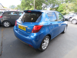 2014 Toyota Yaris 1.5 Vvt-H Excel E-CVT Euro 6 5dr (15in Alloy) in Blue — image 5