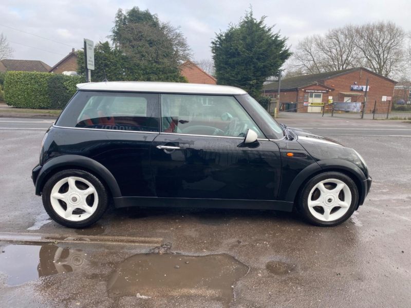 2004 MINI Hatch Cooper 1.6 * Service History * Lots Of Fitted Extras * in Black — image 1