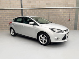 2012 Ford Focus 1.6 Zetec Euro 5 5dr in Silver — image 5