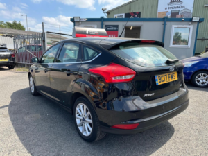 2017 Ford Focus 1.0t Ecoboost Titanium Euro 6 (s/s) 5dr in Black — image 4