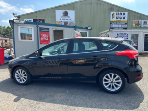 2017 Ford Focus 1.0t Ecoboost Titanium Euro 6 (s/s) 5dr in Black — image 5