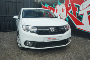 2018 Dacia Sandero 0.9 Tce Laureate Hatchback 5dr Petrol Manual Euro 6 (s/s) (90 Ps) in White — image 3