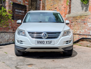 2010 Volkswagen Tiguan 2.0 in White — image 2