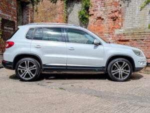 2010 Volkswagen Tiguan 2.0 in White — image 5