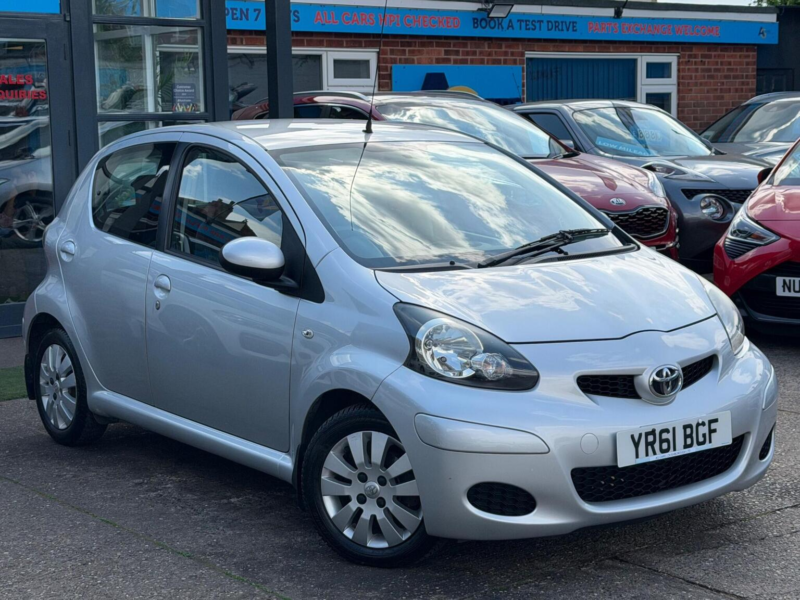 2011 Toyota Aygo 1.0 Vvt-I Ice Multimode Euro 5 5dr in Silver — image 1