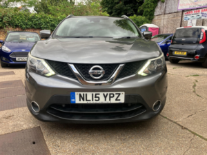 2015 Nissan Qashqai 1.5 Dci Tekna in Grey — image 3