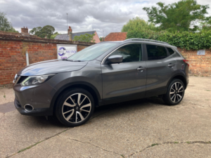 2015 Nissan Qashqai 1.5 Dci Tekna in Grey — image 6