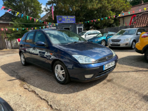 2004 Ford Focus 1.6i 16v Zetec 5dr in Blue — image 3