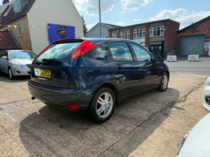 2004 Ford Focus 1.6i 16v Zetec 5dr in Blue — image 4