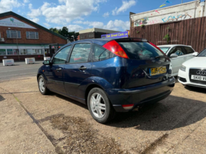 2004 Ford Focus 1.6i 16v Zetec 5dr in Blue — image 5