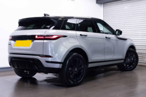 2025 Land Rover Range Rover Evoque 1.5 P270e 12.17kwh Dynamic Se Auto 4WD Euro 6 (s/s) 5dr in Silver — image 2