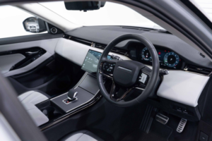 2025 Land Rover Range Rover Evoque 1.5 P270e 12.17kwh Dynamic Se Auto 4WD Euro 6 (s/s) 5dr in Silver — image 3