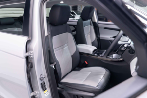 2025 Land Rover Range Rover Evoque 1.5 P270e 12.17kwh Dynamic Se Auto 4WD Euro 6 (s/s) 5dr in Silver — image 4